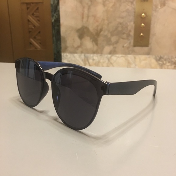 Retro Sunglasses - Picture 3 of 5